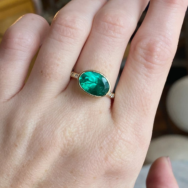 Elegant Raw Emerald Ring – Super Silver